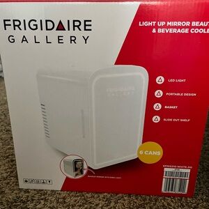 Frigidaire Gallery White Makeup Organizer with LED Light
